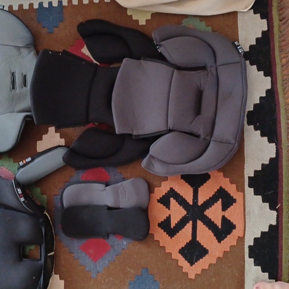 Chicco Black and Gray Car Seat Cover Set - Picture 2 of 7